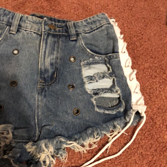 COPY - Fashion Nova Side Tie-up Distressed Jean Shorts - Picture 3 of 6